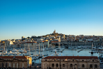 Obraz premium France. Bouche-du-Rhone (13) Marseille. The old port of Marseille in the background the Basilica of Notre Dame de la Garde
