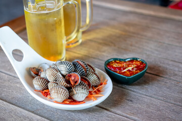 Steamed blanched clams with dipping sauce,Boiled Scallop