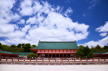 Naklejka premium 神社 青空