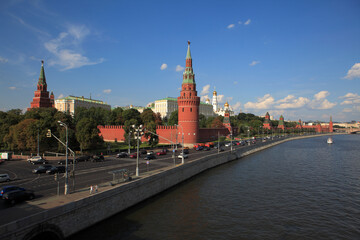 Obraz premium Kremlin palace in Moscow overlooking Moskva river, Russia