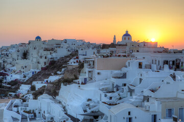 Fototapeta premium Sunset in Oia, the small town on the island of Santorini, Greece