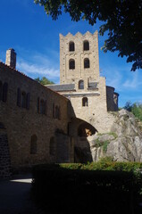 Fototapeta na wymiar église de saint martin du Canigou