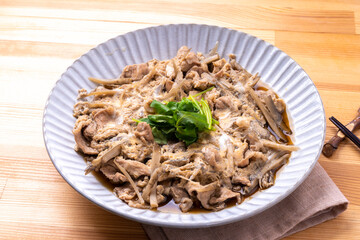 豚肉とごぼうの柳川風