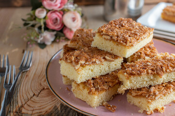 Sponge cake with almonds