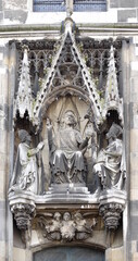 Fototapeta na wymiar Detail an der Fassade des Aachener Rathauses