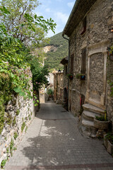 Fototapeta na wymiar Rue du village médiéval de Cruas en Ardèche