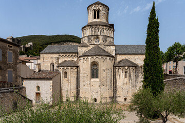 Fototapeta na wymiar abbatiale Sainte-Marie de Cruas