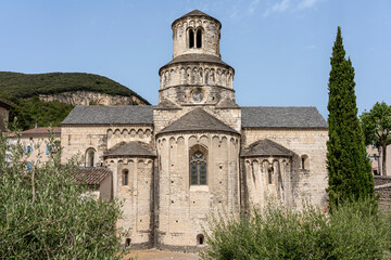Fototapeta na wymiar abbatiale Sainte-Marie de Cruas