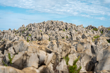 Fototapeta na wymiar mountain with many sharp rocks 