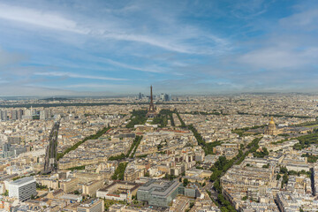 Fototapeta na wymiar Panoramic cityscape of Paris with the Eiffel Tower