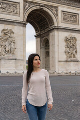 Fototapeta na wymiar Young tourist girl visiting Paris in springtime