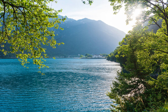 Controluce al lago di ledro
