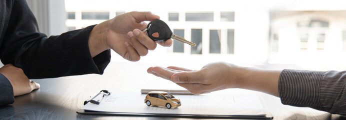 Car salesman gave the keys to the customers who signed the purchase contract legally, Successful...