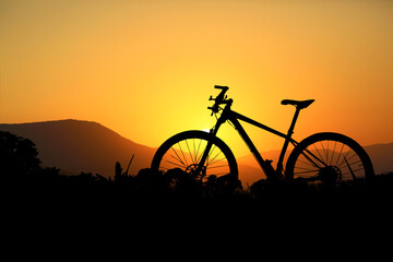 Fototapeta na wymiar Mountain bike silhouette in a beautiful view. cycling and adventure concept