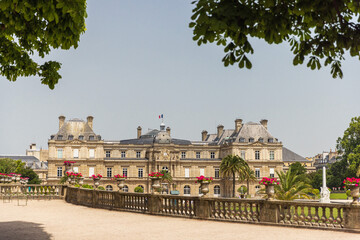 The Luxembourg Palace in The Jardin du Luxembourg - obrazy, fototapety, plakaty