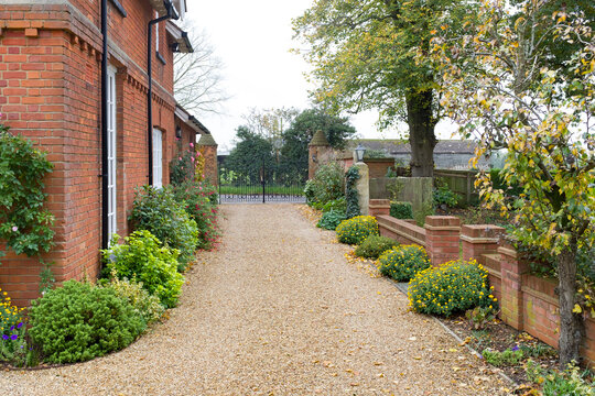 Large UK house and garden with gravel driveway