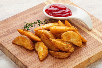 Fried rustic potato with tomato ketcup