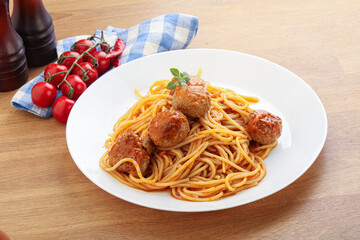 Spaghetti with meatball in tomato sause