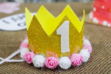 decorative crown with one number for kids