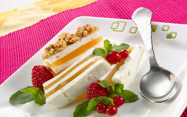 Sándwich con queso y membrillo. Sandwich with cheese and quince.