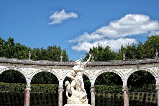 Bosquet de la ColonnadeEnl&egrave;vement de Proserpine par Pluton , par Fran&ccedil;ois GirardonCh&acirc;teau de Versailles, France