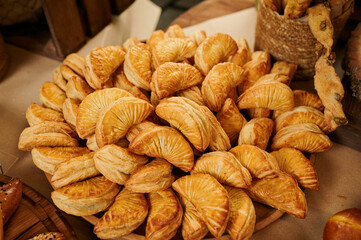 Puff pastry buns with filling