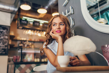 Fototapeta na wymiar woman in cafe