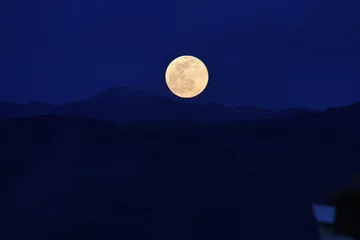 Afwasbaar Fotobehang Volle maan Mooie volle maan op het eiland Corfu, Griekenland
