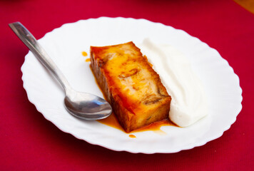National English dessert is a pudding made on the basis of eggs, milk, fruit, flour and sugar....