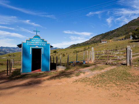 Parais&oacute;polis, Minas Gerais, Brasil: Capela Santa Luiza, no bairro Machad&atilde;o no Caminho da F&eacute; na Serra da Mantiqueira