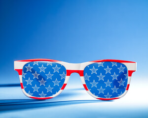 Cool red, white, and blue sunglasses in the pattern of the US American flag. For USA 4th of July or other patriotic celebrations. - 512466001
