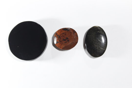 Obsidianas de diversos tipos en diferentes cort&eacute;s