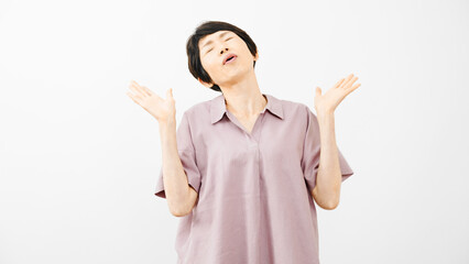 お手上げ状態のミドル女性