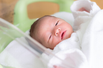 生後間もない赤ちゃん　新生児