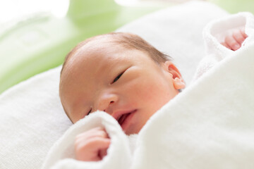 生後間もない赤ちゃん　新生児