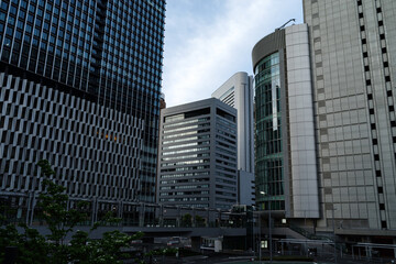 Fototapeta na wymiar 大阪梅田・大阪駅駅前の朝の風景