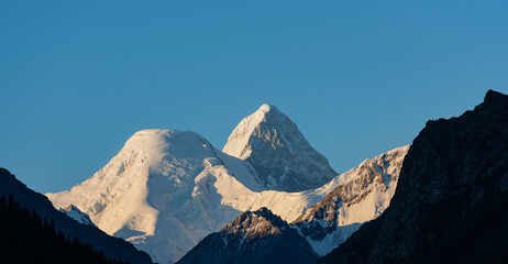 Fototapeta premium Khan Tengri (King of Heaven) Peak in the early morning