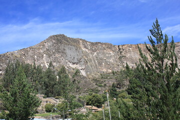 montaña en el sur del peru con pinus radiata al rededor 2018 perú