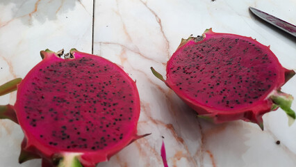 Red dragon fruit that has been cut into two parts 01
