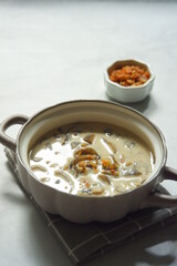 a bowl of vegetable soup 