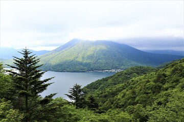 栃木県日光の男体山と中禅寺湖
