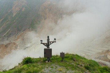 箱根で火山ガスを監視する装置