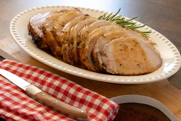 Foto op Plexiglas tranches de rôti de porc cuites dans un plat © ALF photo