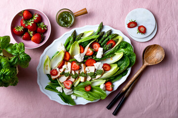 Green asparagus, strawberry, grilled chicken, pesto, chicory, romen and feta cheese salad