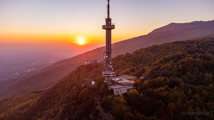 Obraz premium Sunrise over the mountain