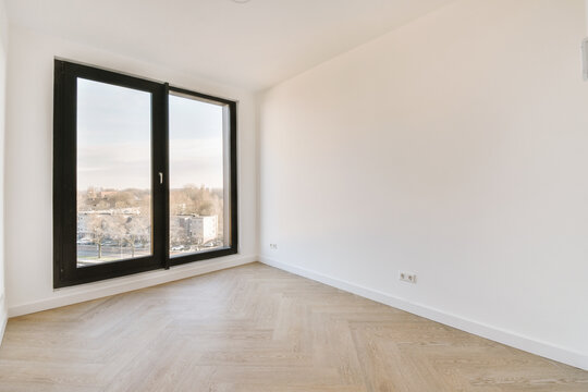 Empty room with window