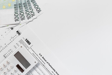 Obraz premium Annual tax form under US law with money cash. Tax payment season
