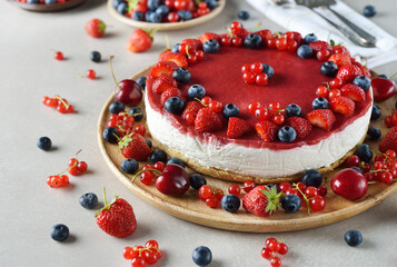 Summer cheesecake with berries