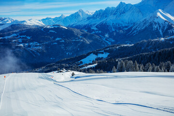 Fototapeta na wymiar Fresh beautiful ski track over the Mont Blanc Alps massif