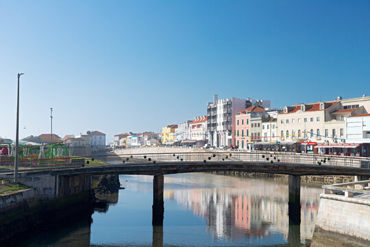 Peniche, Portugal: Peniche spectacular location on a promontory surrounded by the sea